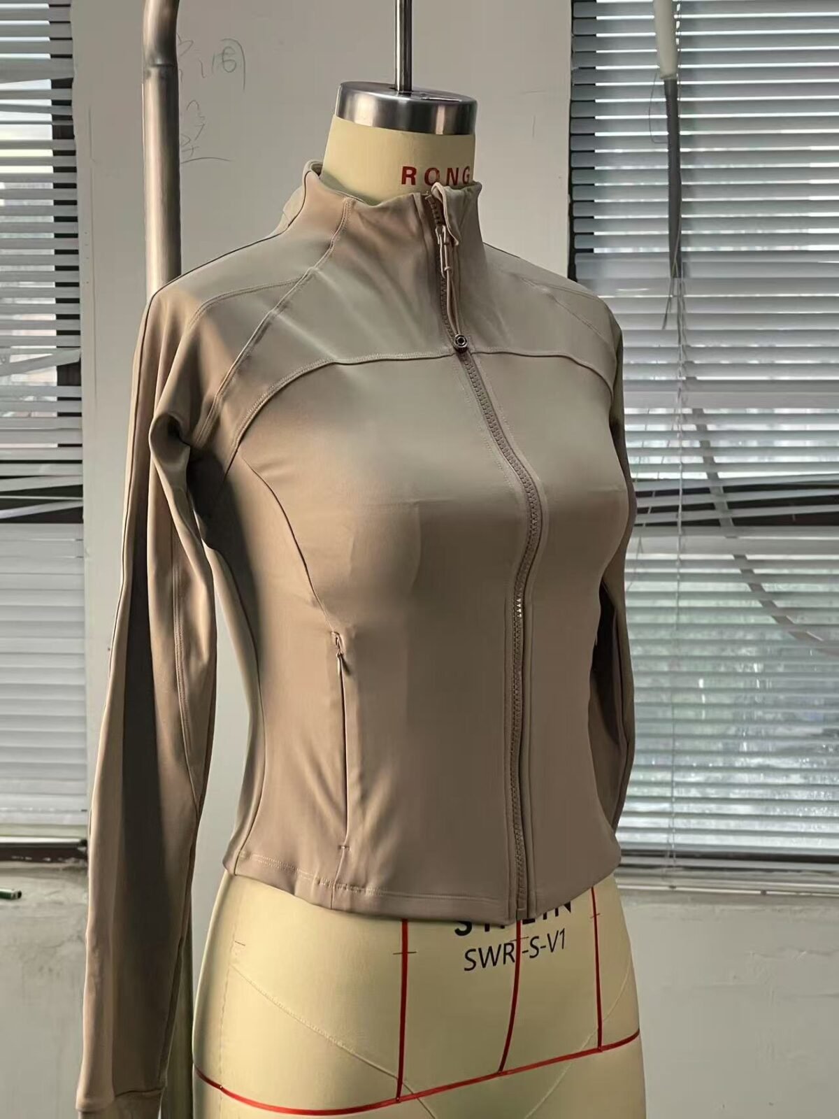 Item No  KDWT05  Yoga Jackets - Image 3